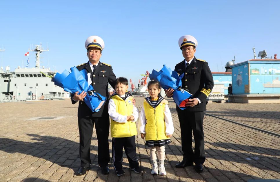 Tàu Trần Hưng Đạo thăm, giao lưu với hải quân Trung Quốc