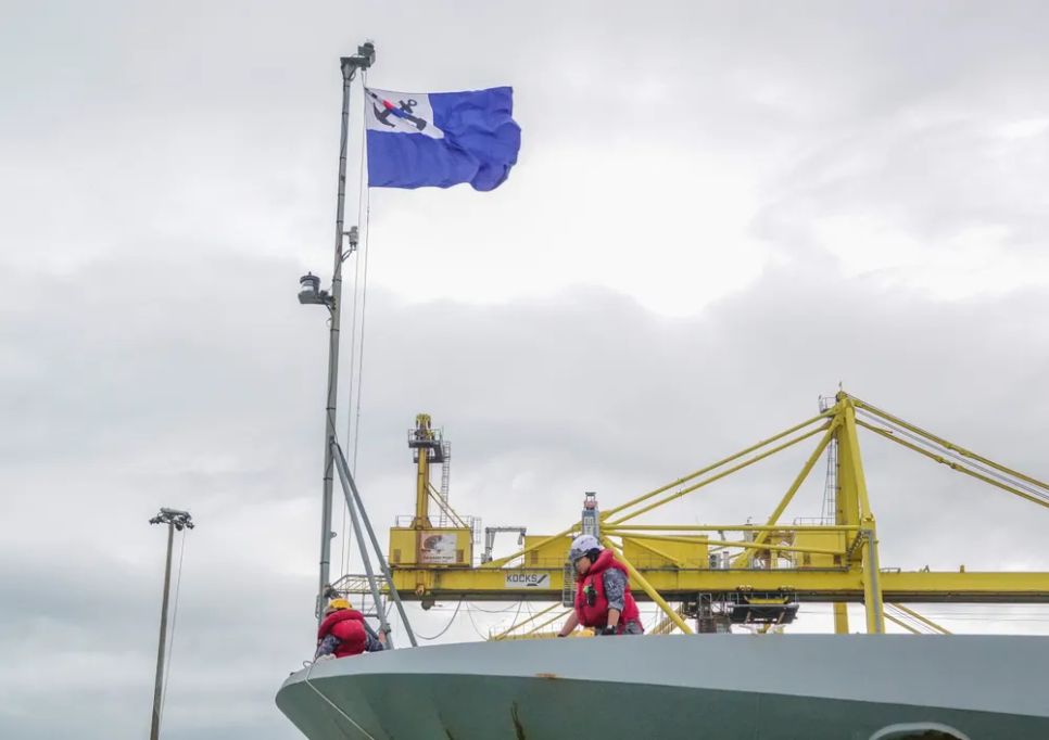 Tàu huấn luyện ROKS Hansando của Hải quân Hàn Quốc thăm hữu nghị Đà Nẵng Tàu huấn luyện ROKS Hansando của Hải quân Hàn Quốc thăm hữu nghị Đà Nẵng