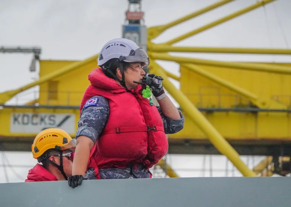 Tàu huấn luyện ROKS Hansando của Hải quân Hàn Quốc thăm hữu nghị Đà Nẵng Tàu huấn luyện ROKS Hansando của Hải quân Hàn Quốc thăm hữu nghị Đà Nẵng