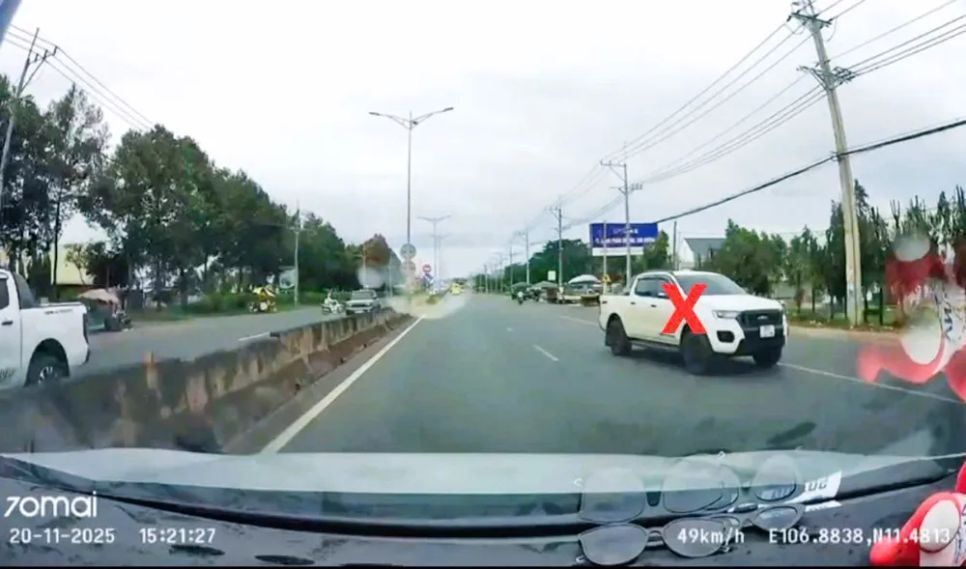 Ô tô đi ngược chiều được camera hành trình ghi lại. Ảnh: CACC Ô tô đi ngược chiều được camera hành trình ghi lại. Ảnh: CACC