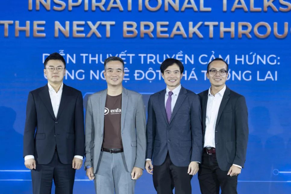 4 diễn giả tham gia diễn thuyết 4 diễn giả tham gia diễn thuyết