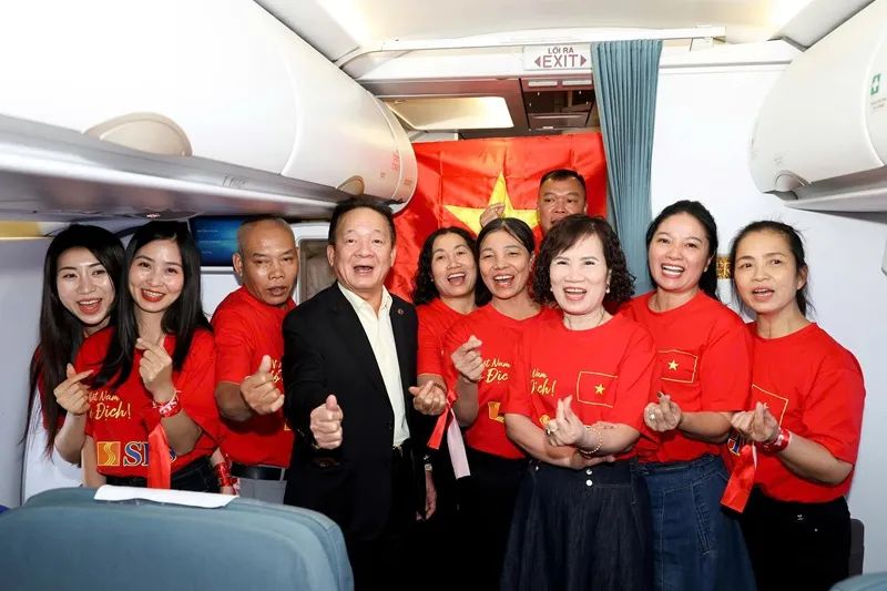 Những đóng góp của bầu Hiển và T&T Group cho bóng đá, thể thao Việt Nam không dừng mà vẫn đang tiếp tục. Những đóng góp của bầu Hiển và T&T Group cho bóng đá, thể thao Việt Nam không dừng mà vẫn đang tiếp tục.