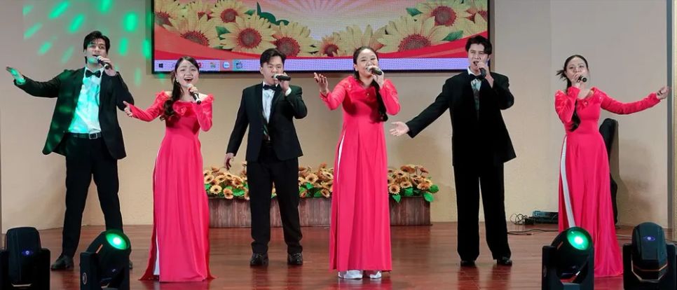 Giao lưu đờn ca tài tử liên phường do Trung tâm Cung ứng dịch vụ VH-TT phường Chánh Hưng tổ chức. Ảnh: THÚY BÌNH