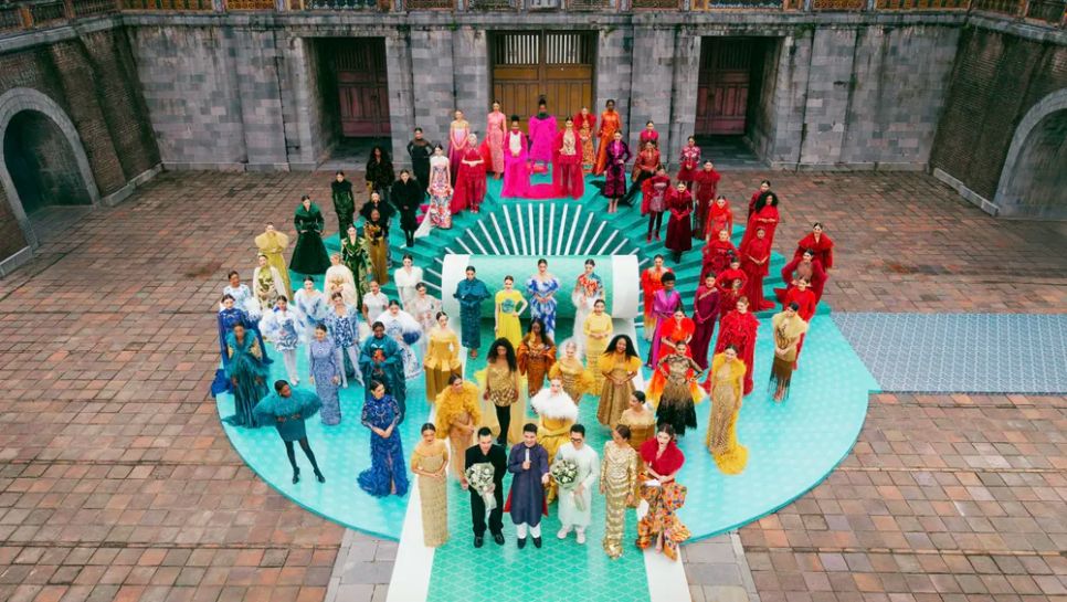 Hơn 70 hoa hậu các nước trình diễn ấn tượng tại Quảng trường Ngọ Môn - Huế