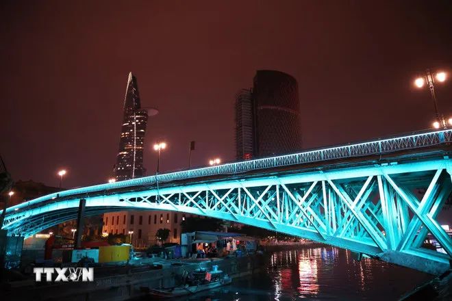 <p>Di tích kiến trúc nghệ thuật cấp thành phố Cầu Mống, cây cầu lâu đời nhất TPHCM, nối từ trung tâm Thành phố qua Quận 4 (cũ), được xây dựng vào năm 1893-1894. (Ảnh: Hồng Đạt/TTXVN)</p>