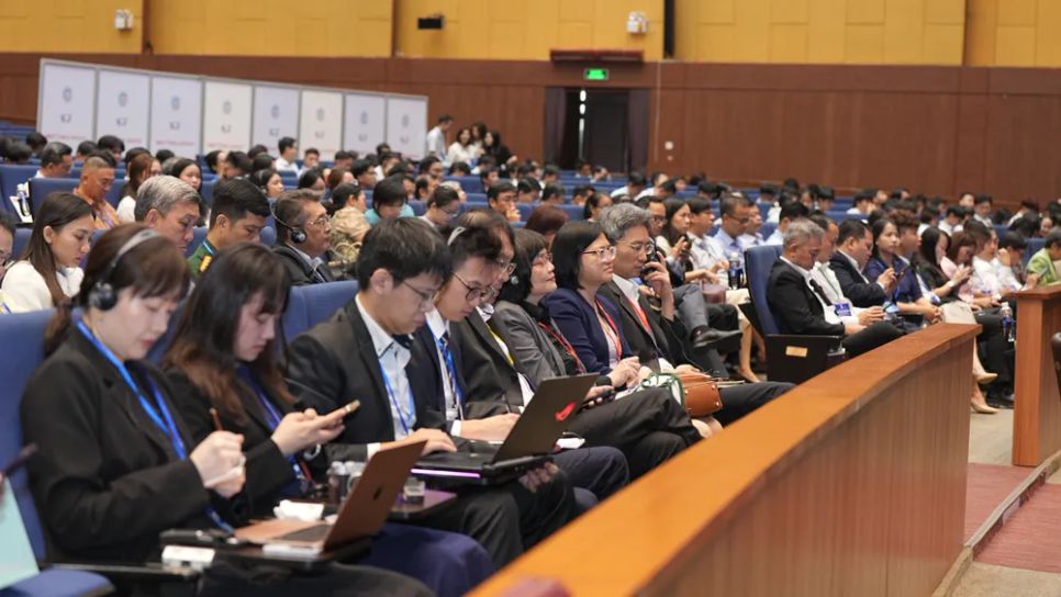 Các đại biểu tham dự lễ khai mạc Các đại biểu tham dự lễ khai mạc