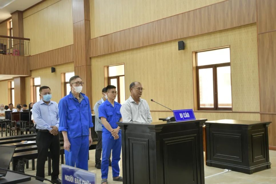 Bị cáo Phạm Minh An (áo trắng) tại phiên tòa sơ thẩm Bị cáo Phạm Minh An (áo trắng) tại phiên tòa sơ thẩm