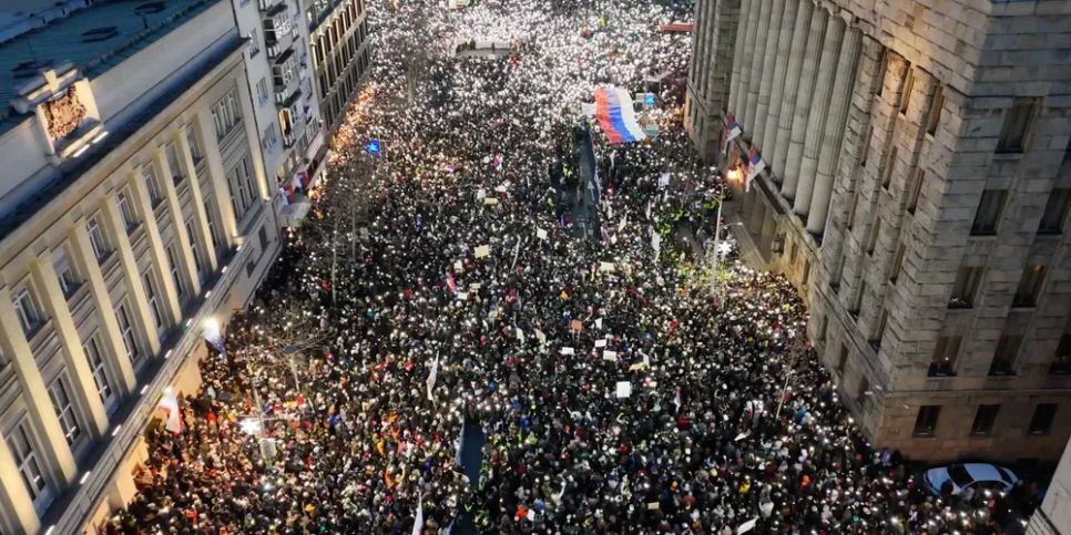 Biểu tình chống tham nhũng ở Serbia. Ảnh: THE NEW UNION POST Biểu tình chống tham nhũng ở Serbia. Ảnh: THE NEW UNION POST