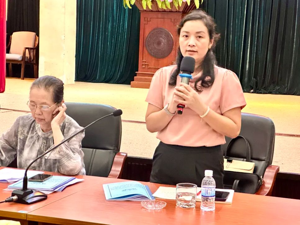 Đồng chí Hồng Kim Ngọc, Trưởng phòng Văn hóa - Văn nghệ, Ban Tuyên giáo và Dân vận Thành ủy TPHCM, phát biểu tại hội thảo