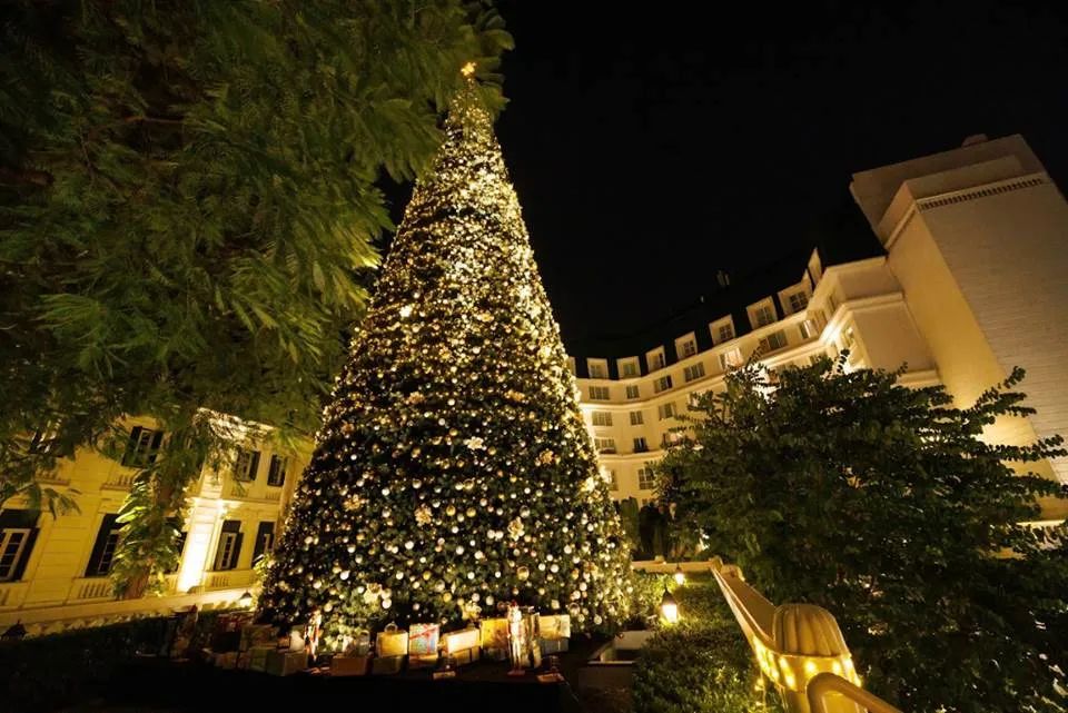 Không khí giáng sinh và năm mới rộn ràng tại khách sạn hơn 100 năm tuổi tại Hà Nội
