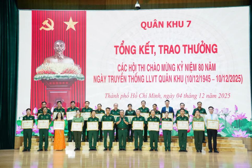 Quân khu 7 trao thưởng 143 tập thể, cá nhân xuất sắc