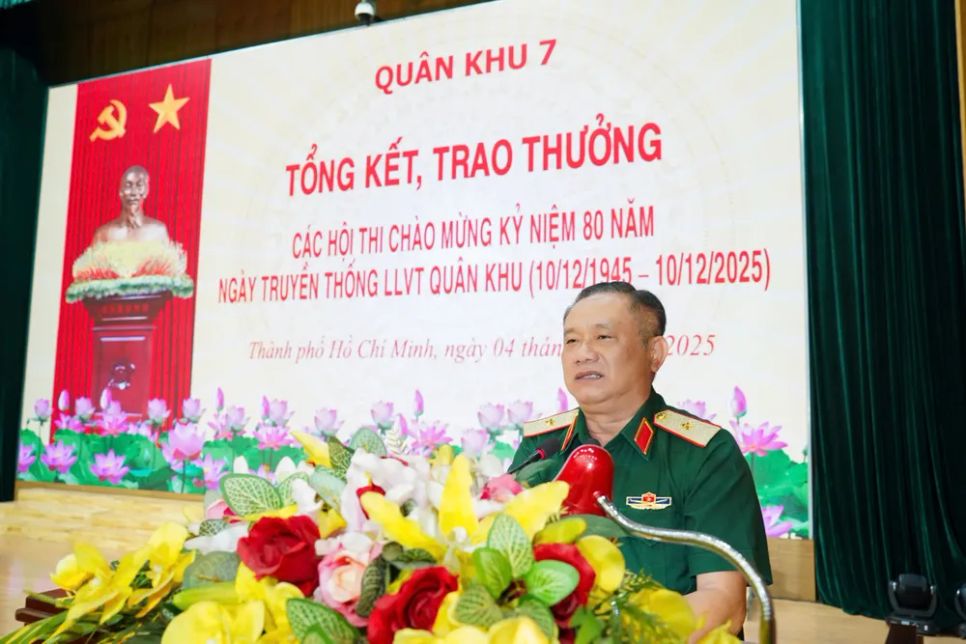 Thiếu tướng Trần Chí Tâm phát biểu