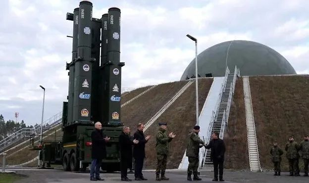 Lễ bàn giao tổ hợp Arrow 3 tại căn cứ không quân Holzdorf, Đức. Ảnh: THE TIMES OF ISRAEL