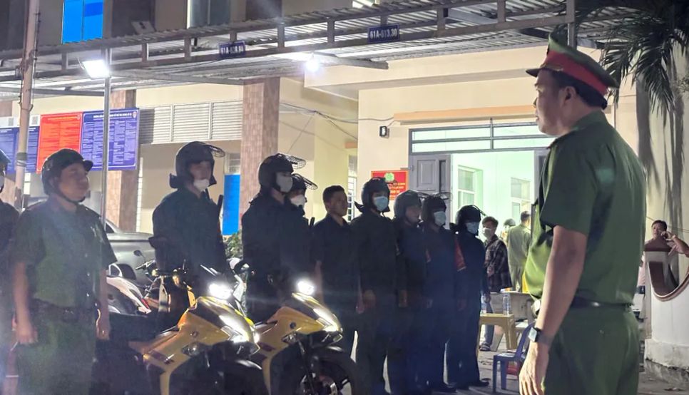 Tổ tuần tra phường Thuận Giao chuẩn bị lên đường Tổ tuần tra phường Thuận Giao chuẩn bị lên đường