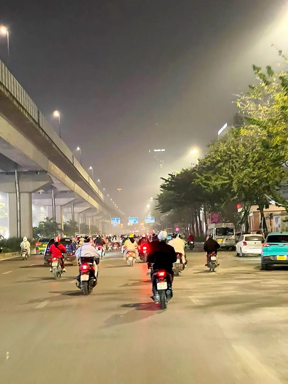 Gia tăng ô nhiễm, 'thủ phạm' không chỉ có phương tiện giao thông Gia tăng ô nhiễm, 'thủ phạm' không chỉ có phương tiện giao thông