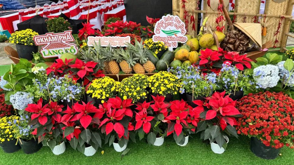 <i>Trưng bày sản phẩm đặc trưng của tỉnh Đồng Tháp - Ảnh: Bùi Nguyên</i>