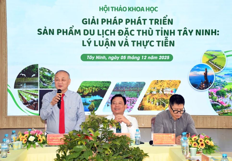 TS Phan Thanh Định, Phó hiệu trưởng Trường ĐH Khoa học xã hội và nhân văn phát biểu tại hội thảo