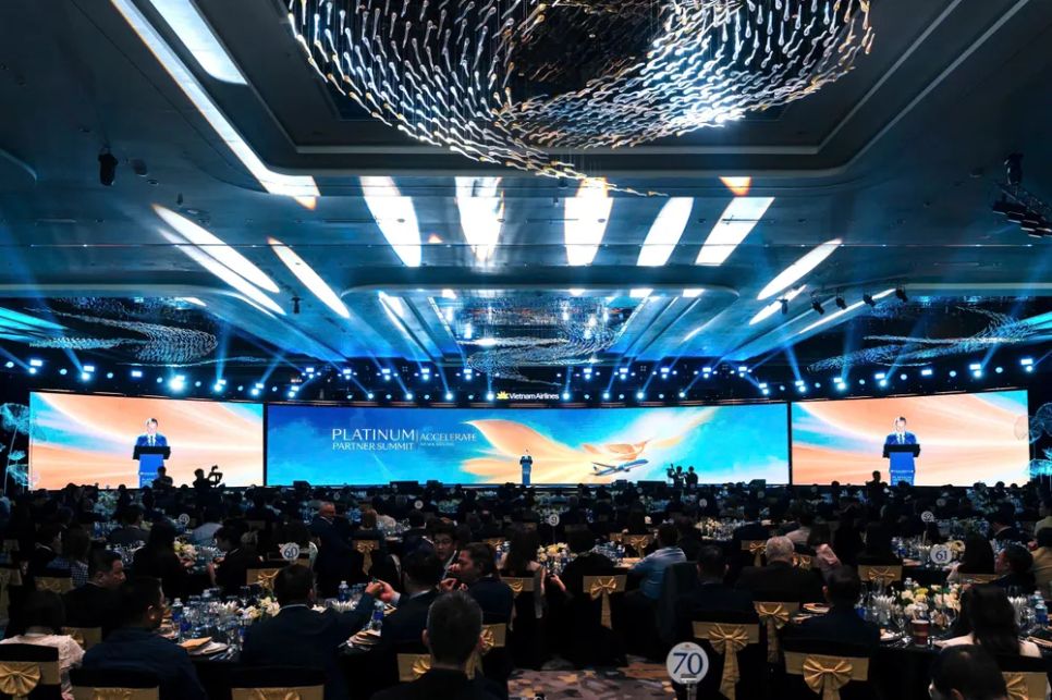 Saigontourist Group được vinh danh “Đối tác chiến lược du lịch” tại sự kiện Platinum Partner Summit 2025 của Vietnam Airlines Saigontourist Group được vinh danh “Đối tác chiến lược du lịch” tại sự kiện Platinum Partner Summit 2025 của Vietnam Airlines