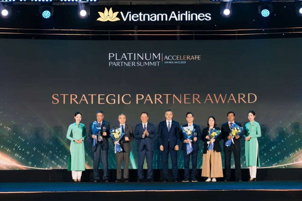 Saigontourist Group trong 5 đối tác chiến lược toàn cầu của Vietnam Airlines được vinh danh tại sự kiện quốc tế Platinum Partner Summit 2025 do Vietnam Airlines tổ chức trọng thể tại Thủ đô Hà Nội ngày 4-12-2025 Saigontourist Group trong 5 đối tác chiến lược toàn cầu của Vietnam Airlines được vinh danh tại sự kiện quốc tế Platinum Partner Summit 2025 do Vietnam Airlines tổ chức trọng thể tại Thủ đô Hà Nội ngày 4-12-2025