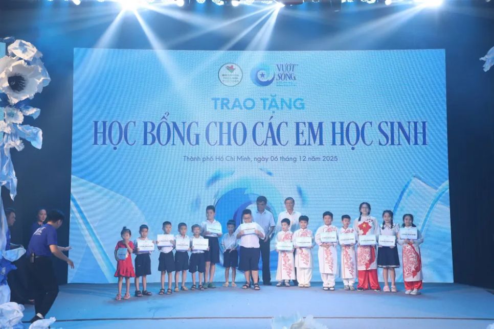 Trao học bổng đến trẻ em khuyết tật Trao học bổng đến trẻ em khuyết tật