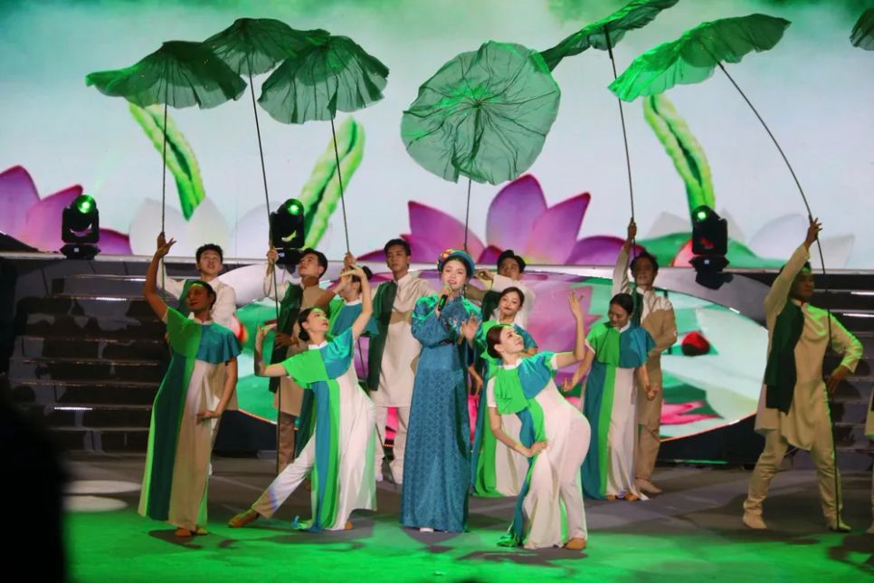 Mỗi tiết mục đều được dàn dựng công phu