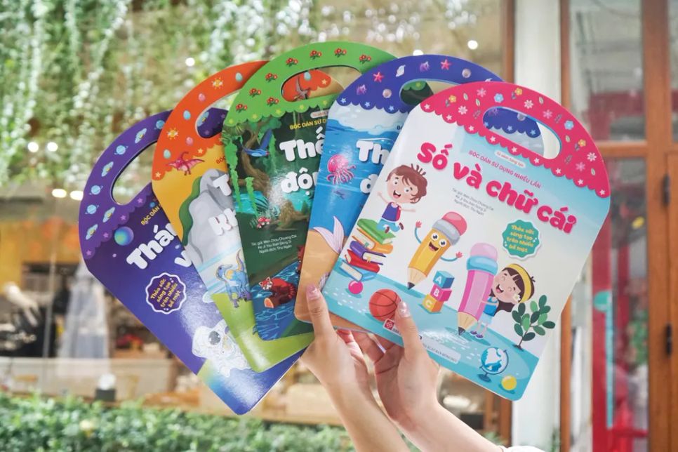 Dòng sách bóc dán sử dụng nhiều lần đáp ứng nhu cầu vừa chơi vừa học của trẻ