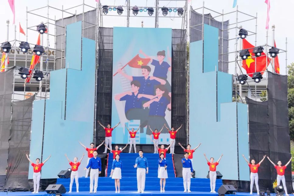 Tiết mục văn nghệ tại ngày hội