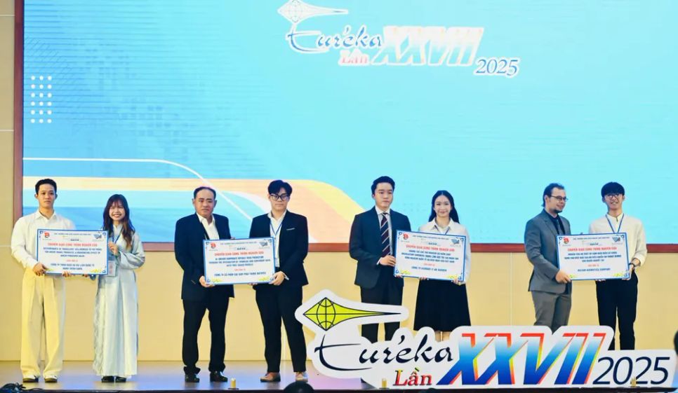 Nhóm tác giả thực hiện chuyển giao đề tài nghiên cứu khoa học. Ảnh: VIỆT DŨNG Nhóm tác giả thực hiện chuyển giao đề tài nghiên cứu khoa học. Ảnh: VIỆT DŨNG