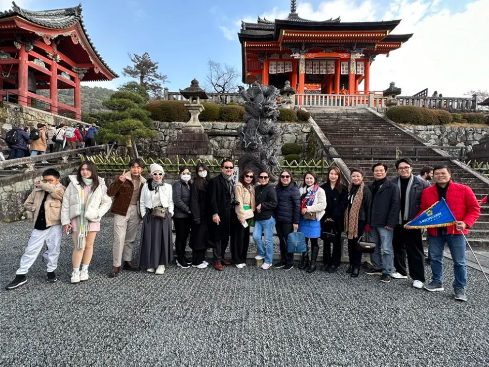 Đoàn khách Việt Nam tham quan Nhật Bản do Lữ hành Saigontourist tổ chức