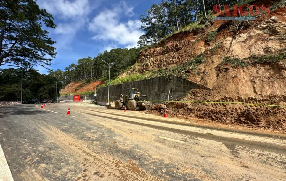 Tiếp tục cấm phương tiện lưu thông qua đèo Prenn để chống sạt lở Tiếp tục cấm phương tiện lưu thông qua đèo Prenn để chống sạt lở