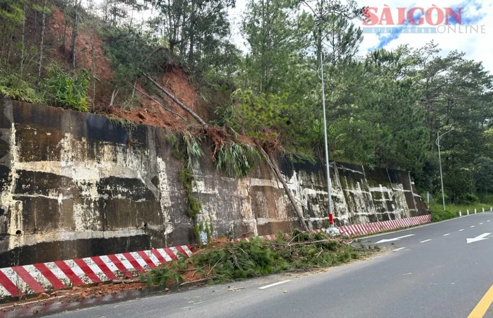 Tiếp tục cấm phương tiện lưu thông qua đèo Prenn để chống sạt lở Tiếp tục cấm phương tiện lưu thông qua đèo Prenn để chống sạt lở