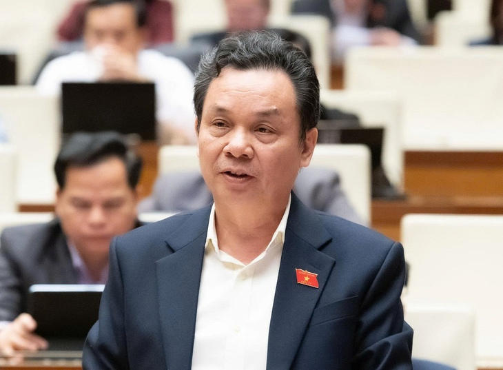 GS Hoàng Văn Cường - Ủy viên kiêm nhiệm Ủy ban Kinh tế và Tài chính góp ý thảo luận. Ảnh: Gia Hân GS Hoàng Văn Cường - Ủy viên kiêm nhiệm Ủy ban Kinh tế và Tài chính góp ý thảo luận. Ảnh: Gia Hân