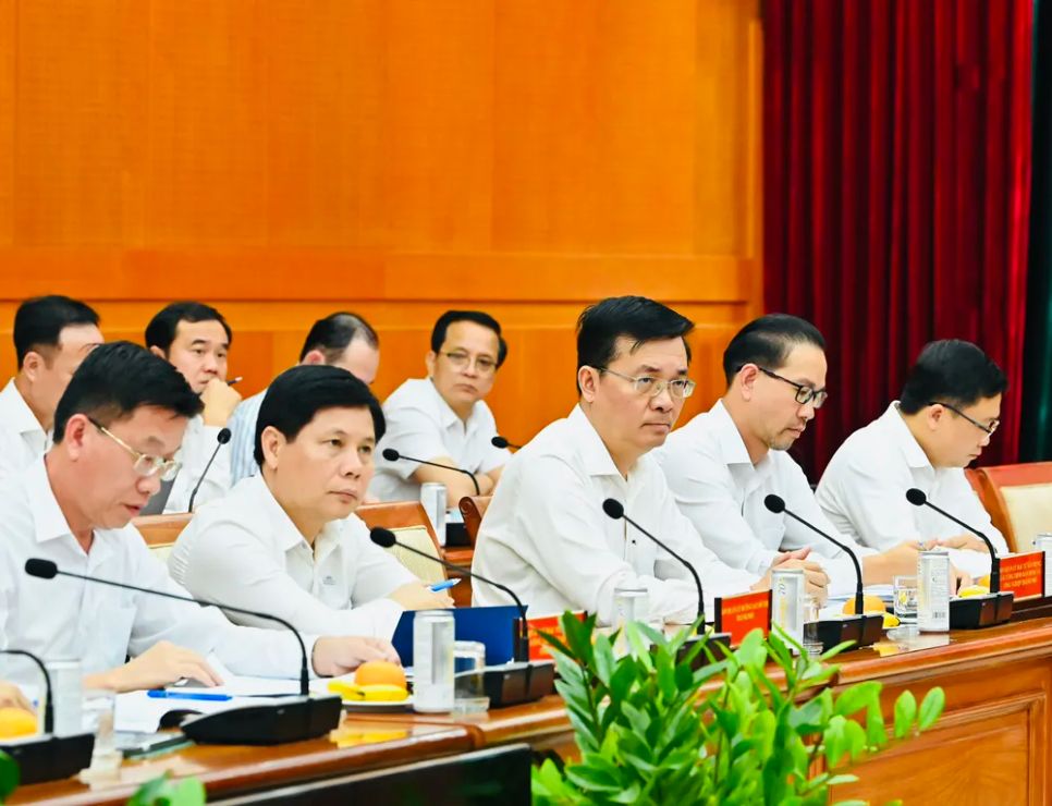 Lãnh đạo các sở ban ngành TPHCM dự phiên họp. Ảnh: VIỆT DŨNG Lãnh đạo các sở ban ngành TPHCM dự phiên họp. Ảnh: VIỆT DŨNG