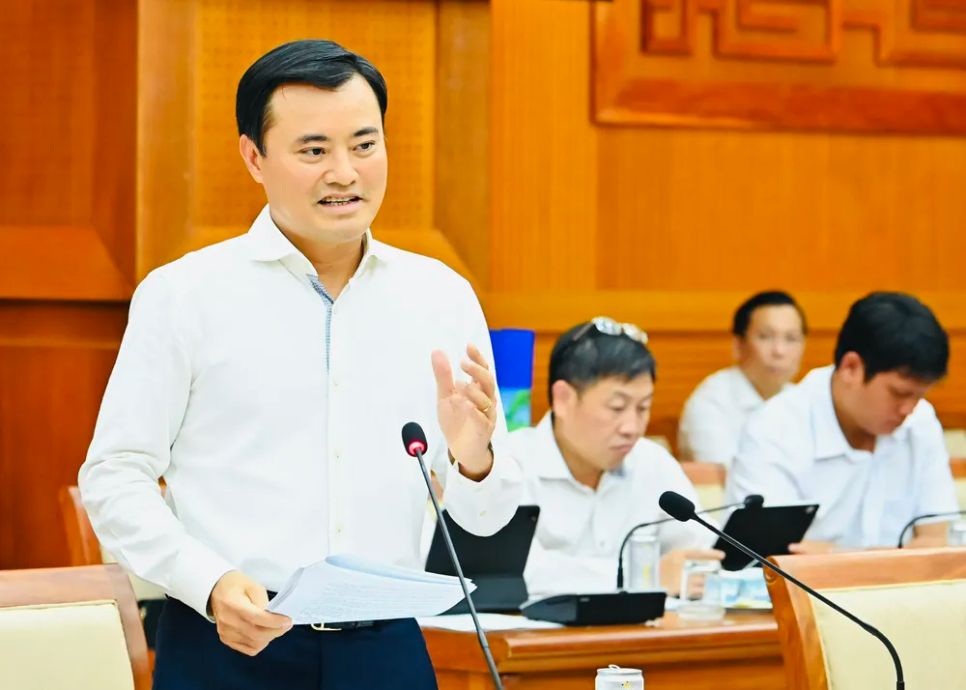 Phó Chủ tịch UBND TPHCM Bùi Xuân Cường báo cáo tại buổi làm việc. Ảnh: VIỆT DŨNG Phó Chủ tịch UBND TPHCM Bùi Xuân Cường báo cáo tại buổi làm việc. Ảnh: VIỆT DŨNG