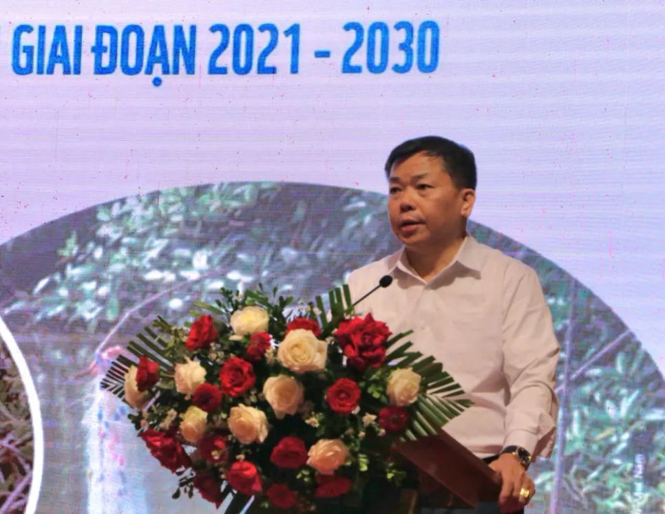 Hội nghị tổ chức trực tiếp kết hợp trực tuyến. Trong ảnh: Ông Triệu Văn Lực, Phó Cục trưởng Cục Lâm nghiệp và kiểm lâm (Bộ NN-MT) phát biểu tại hội nghị