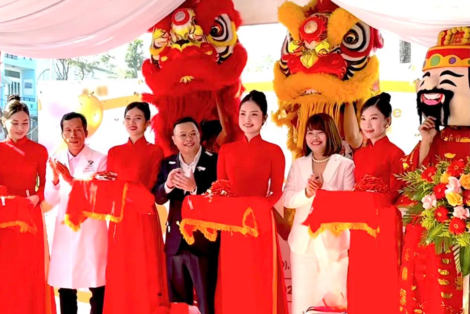 Nghi thức cắt băng khai trương