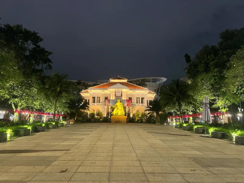 TPHCM khánh thành hệ thống chiếu sáng kiến trúc 6 công trình TPHCM khánh thành hệ thống chiếu sáng kiến trúc 6 công trình