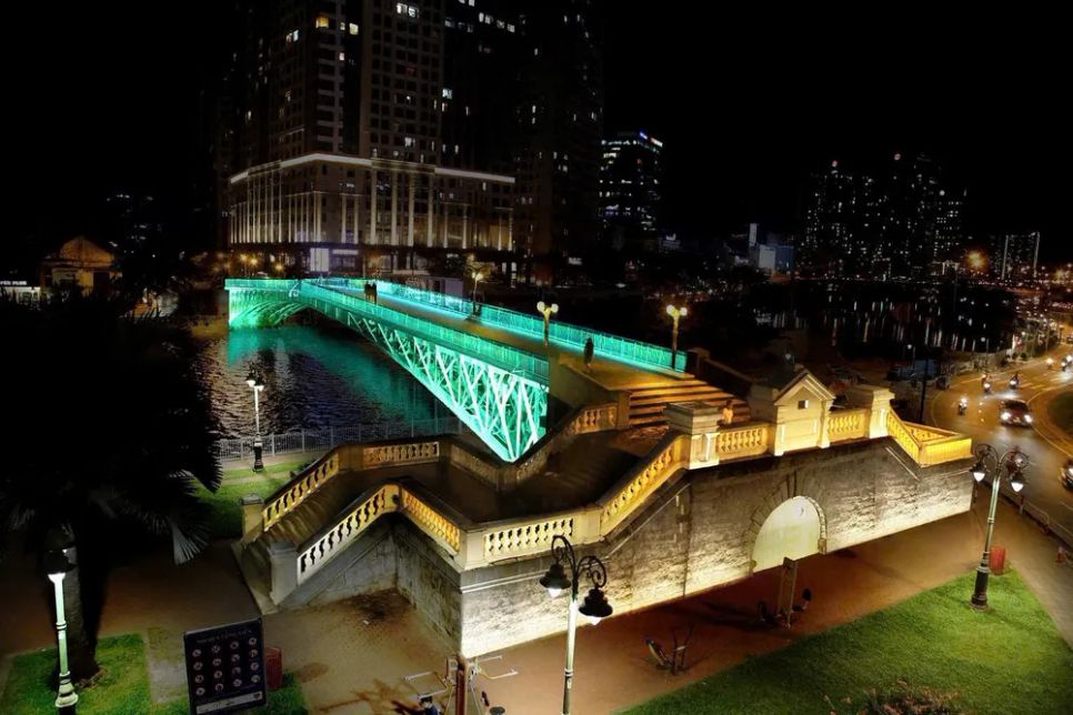 TPHCM khánh thành hệ thống chiếu sáng kiến trúc 6 công trình TPHCM khánh thành hệ thống chiếu sáng kiến trúc 6 công trình