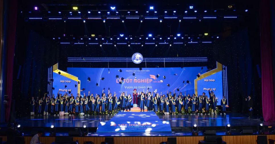 Sinh viên Văn Hiến vươn ra biển lớn với tinh thần “Hài hòa – Phụng sự - Thành danh” Sinh viên Văn Hiến vươn ra biển lớn với tinh thần “Hài hòa – Phụng sự - Thành danh”