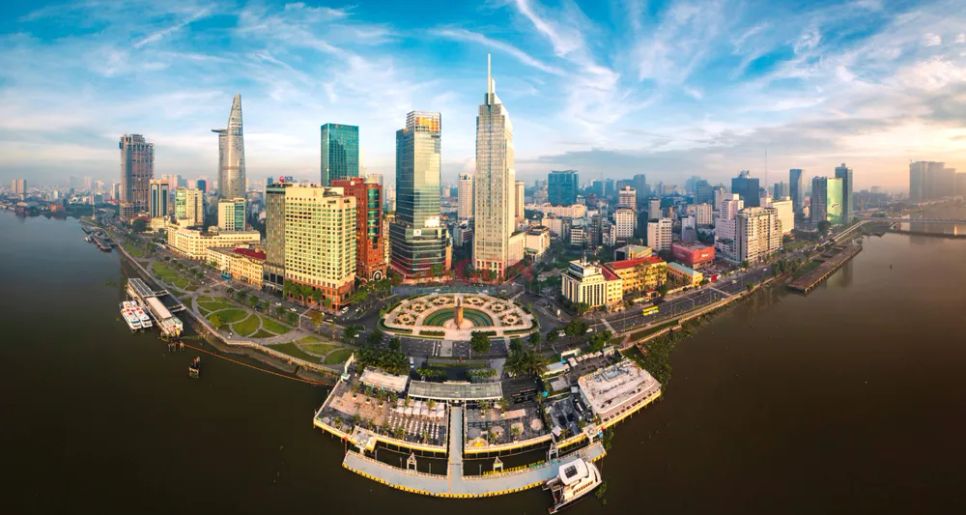 Một góc TPHCM. Ảnh: HOÀNG HÙNG