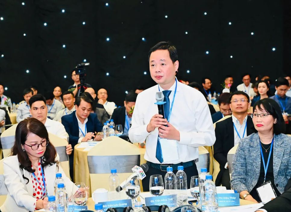 Đại biểu nêu ý kiến với lãnh đạo TPHCM. Ảnh: VIỆT DŨNG Đại biểu nêu ý kiến với lãnh đạo TPHCM. Ảnh: VIỆT DŨNG