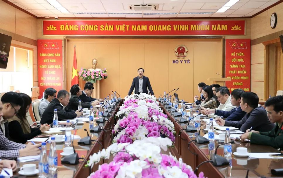 Thứ trưởng Bộ Y tế Lê Đức Luận chủ trì cuộc họp Thứ trưởng Bộ Y tế Lê Đức Luận chủ trì cuộc họp