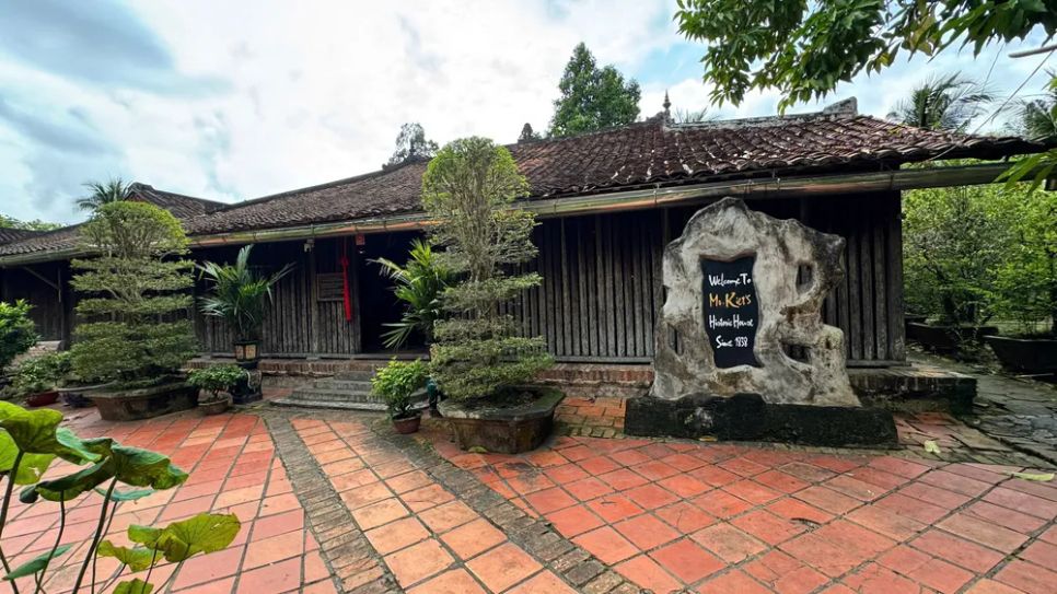 Nhà cổ của gia đình ông Kiệt xây dựng vào năm 1838 trên diện tích 1.000m<sup>2</sup>, gồm 5 gian với kiến trúc kiểu chữ Đinh