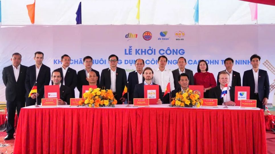 Đại diện 5 doanh nghiệp ký thỏa thuận hợp tác chiến lược Đại diện 5 doanh nghiệp ký thỏa thuận hợp tác chiến lược