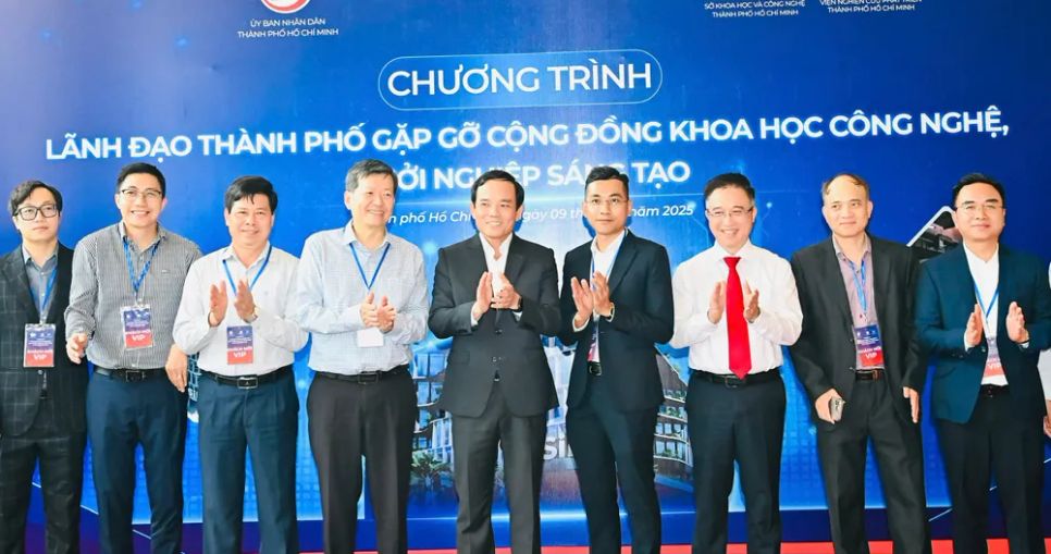 Bí thư Trần Lưu Quang đối thoại với cộng đồng khoa học công nghệ Bí thư Trần Lưu Quang đối thoại với cộng đồng khoa học công nghệ