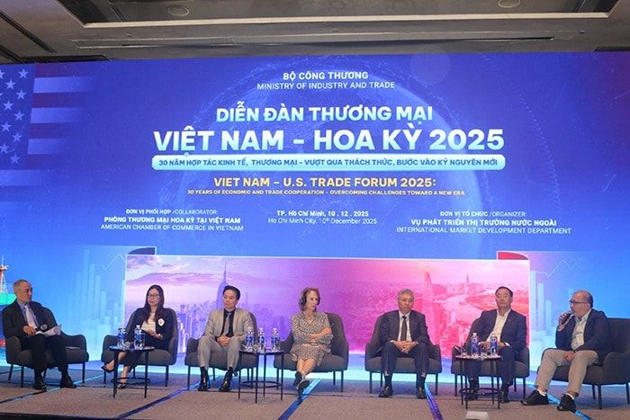 Các chuyên gia thảo luận tại diễn đàn. Ảnh: Hồ Trinh