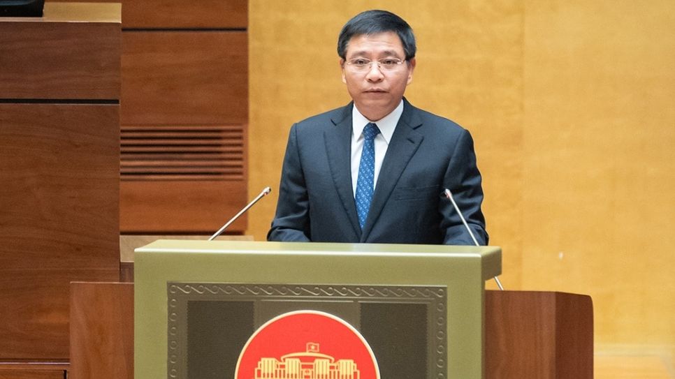 Bộ trưởng Bộ Tài chính Nguyễn Văn Thắng trình bày báo cáo giải trình
