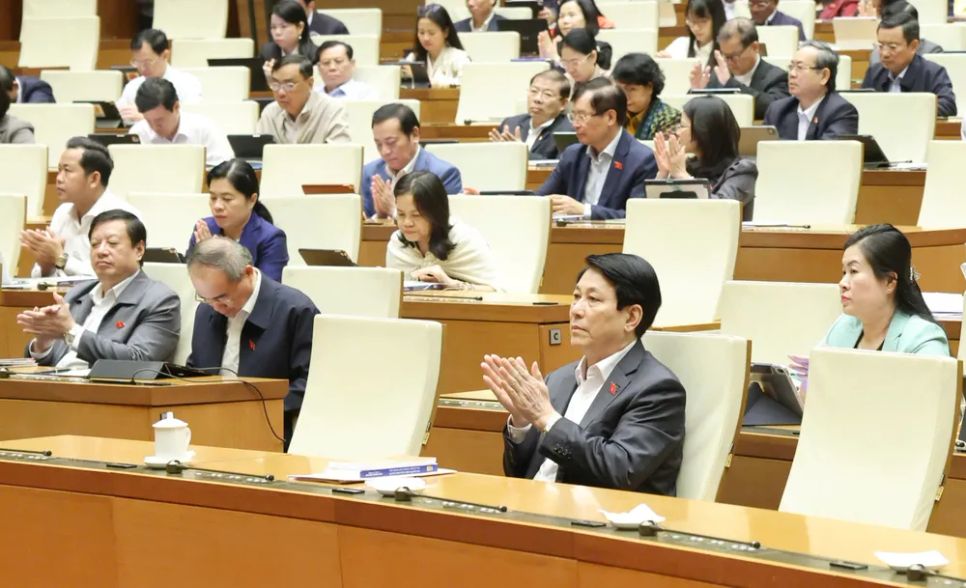 Các đại biểu dự phiên họp sáng 10-12. Ảnh: QUANG PHÚC