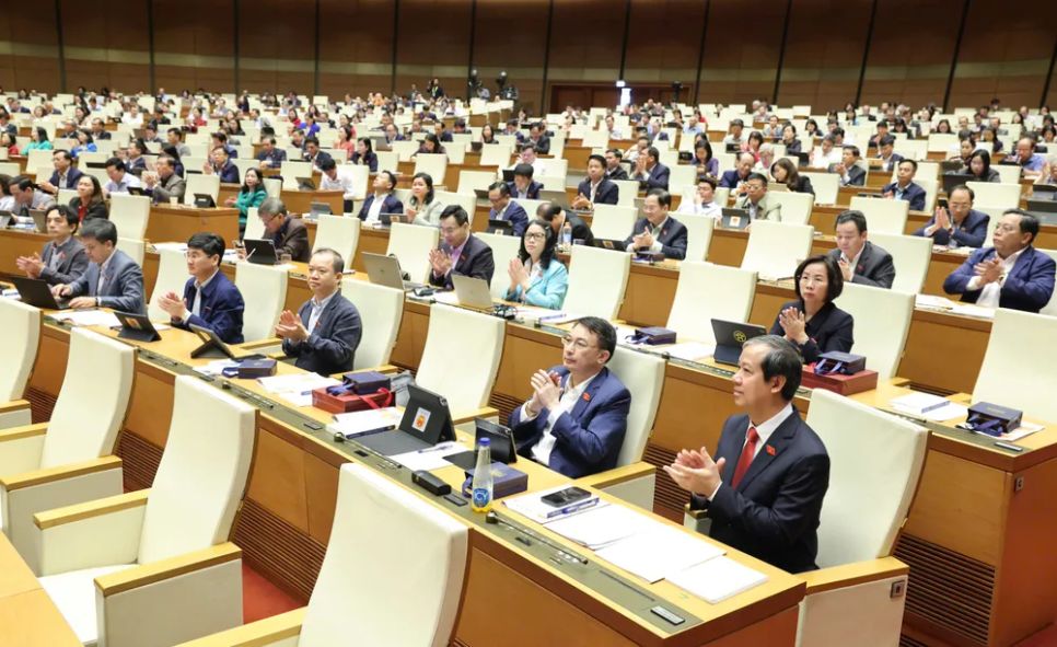 Các đại biểu dự phiên họp sáng 10-12. Ảnh: QUANG PHÚC