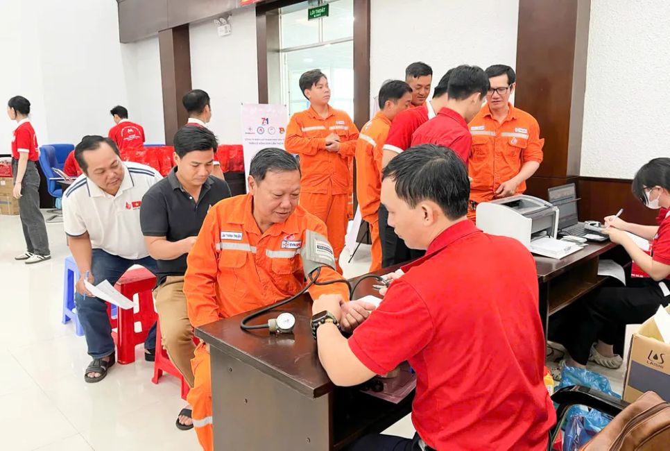 Điện lực TP Cần Thơ hưởng ứng “Tuần lễ hồng EVN” lần thứ XI Điện lực TP Cần Thơ hưởng ứng “Tuần lễ hồng EVN” lần thứ XI